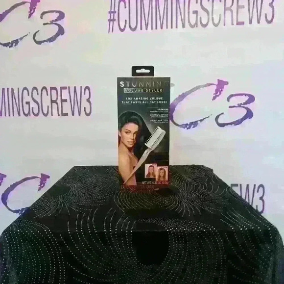 Stunning volume styler brush for amazing volume that lasts all day.nib - Picture 2 of 10